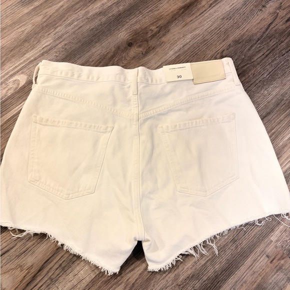 Citizens Of Humanity Marlow Jean shorts in white - Picture 5 of 8
